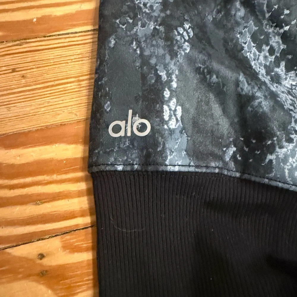 Alo Yoga Goddess Ribbed Leggings in a snakeskin print